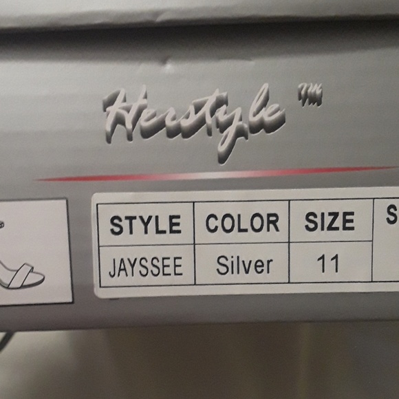 Shoes - Picture 4 of 5